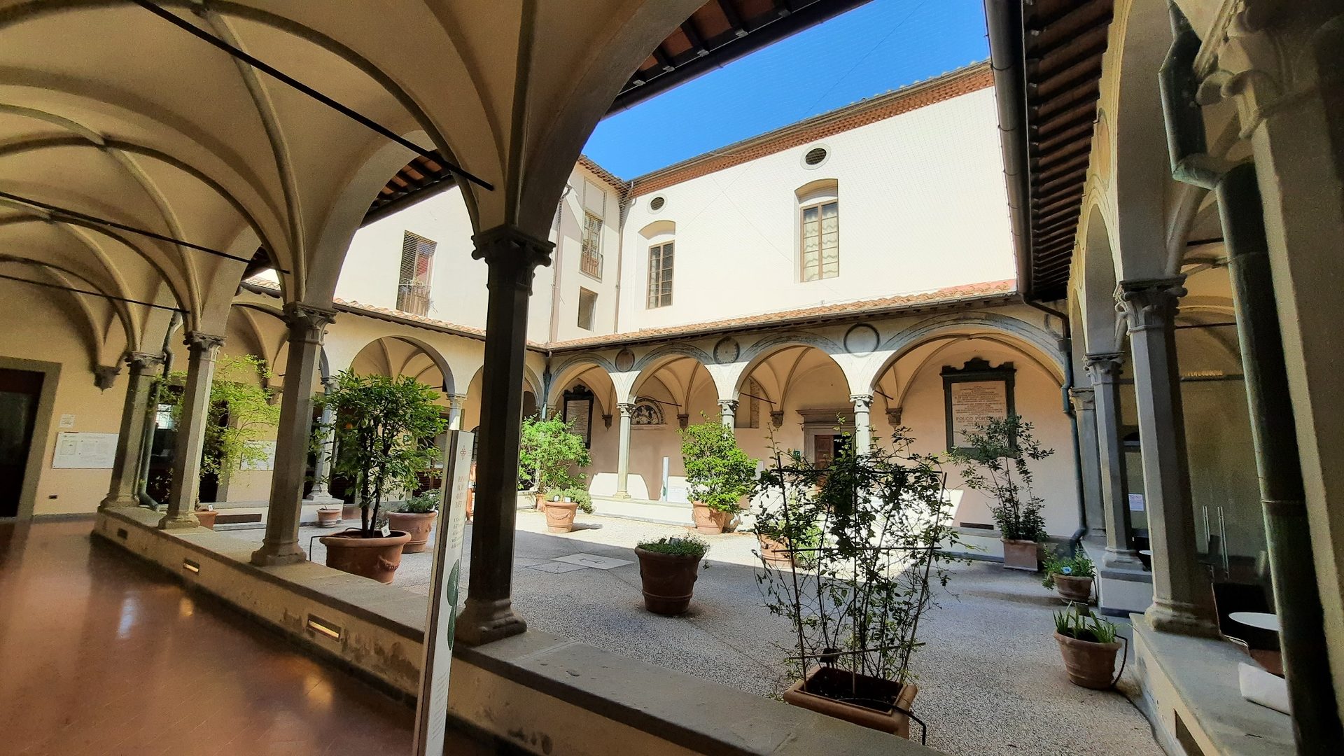 Cloister%20of%20the%20Medicherie%2C%20Ospedale%20di%20Santa%20Maria%20Nuova%2C%20Florence%20-%2001.jpg